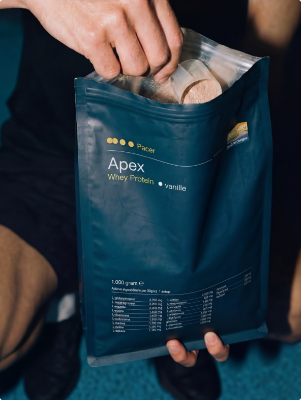 Donkerblauwe supplement verpakking, AI productfotografie voor webshop