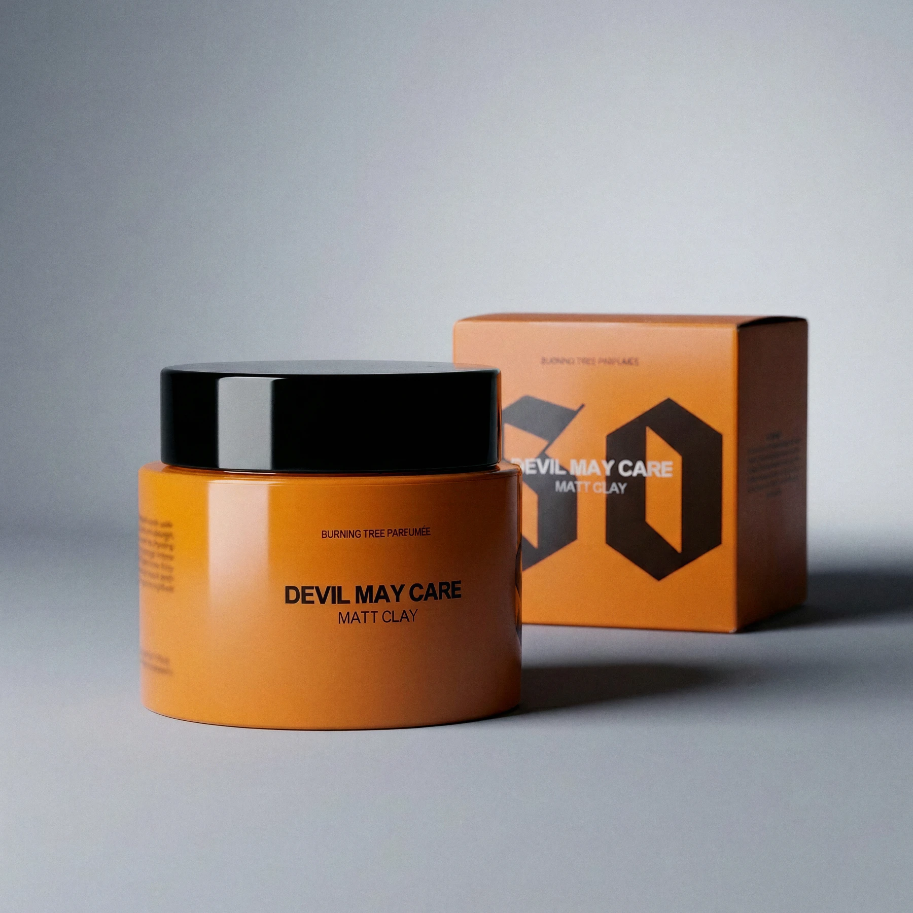 Oranje pot haarstyling product met zwarte opdruk, AI productfotografie voor webshop