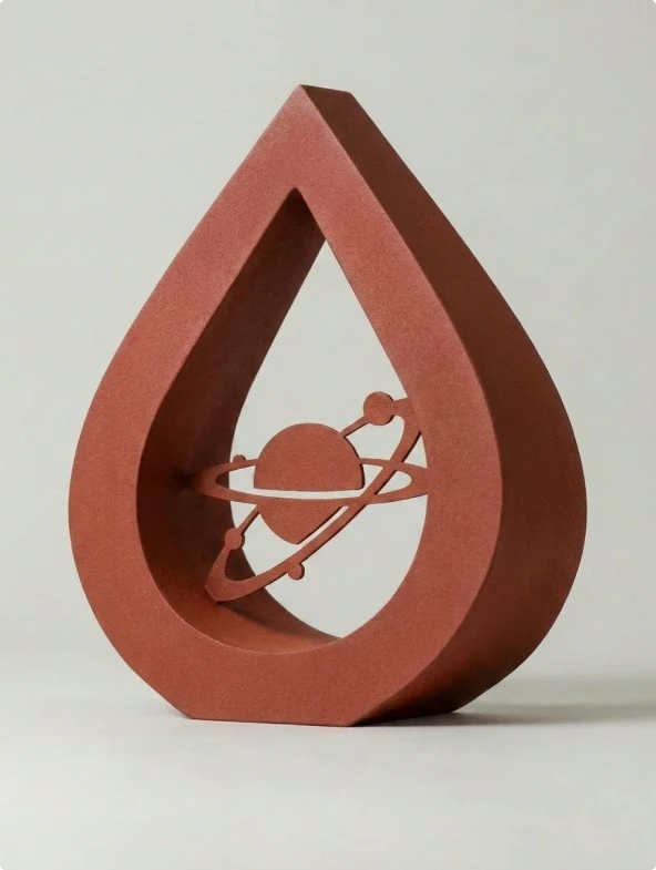 Rood druppelvormig ornament met planeet, AI productfotografie voor webshop